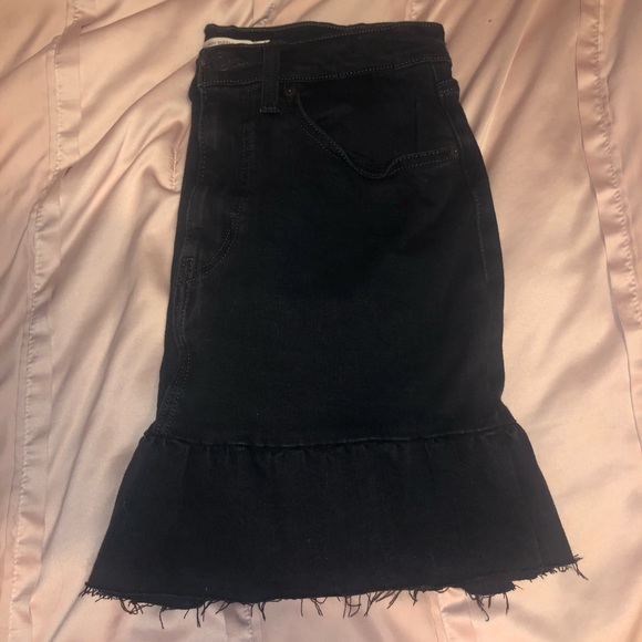 Levi Mile High Ruffle Skirt - Picture 3 of 4